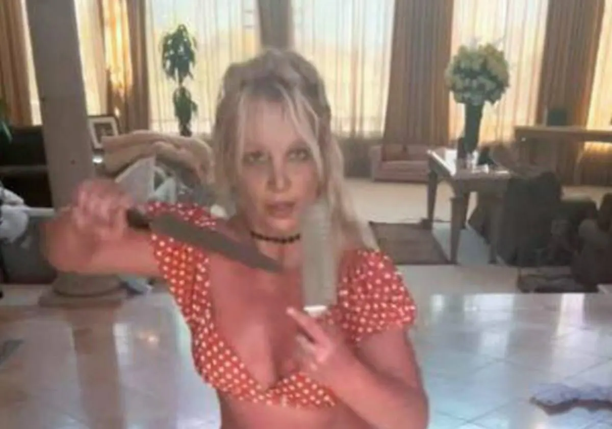 Britney Spears Protagoniza Un Baile Con Cuchillos Que Alerta A Sus